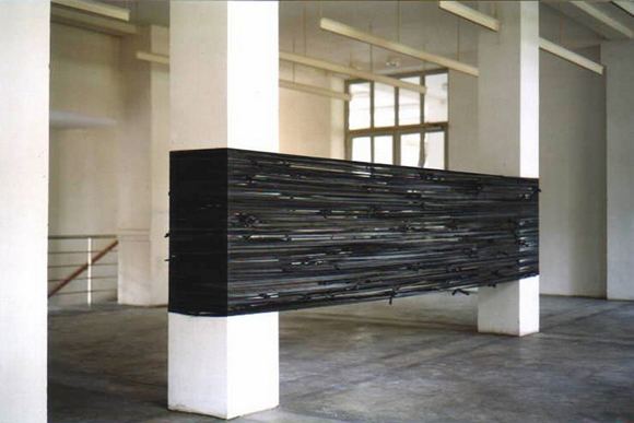 ohne Titel (umspannte Säulen), 1997/2000